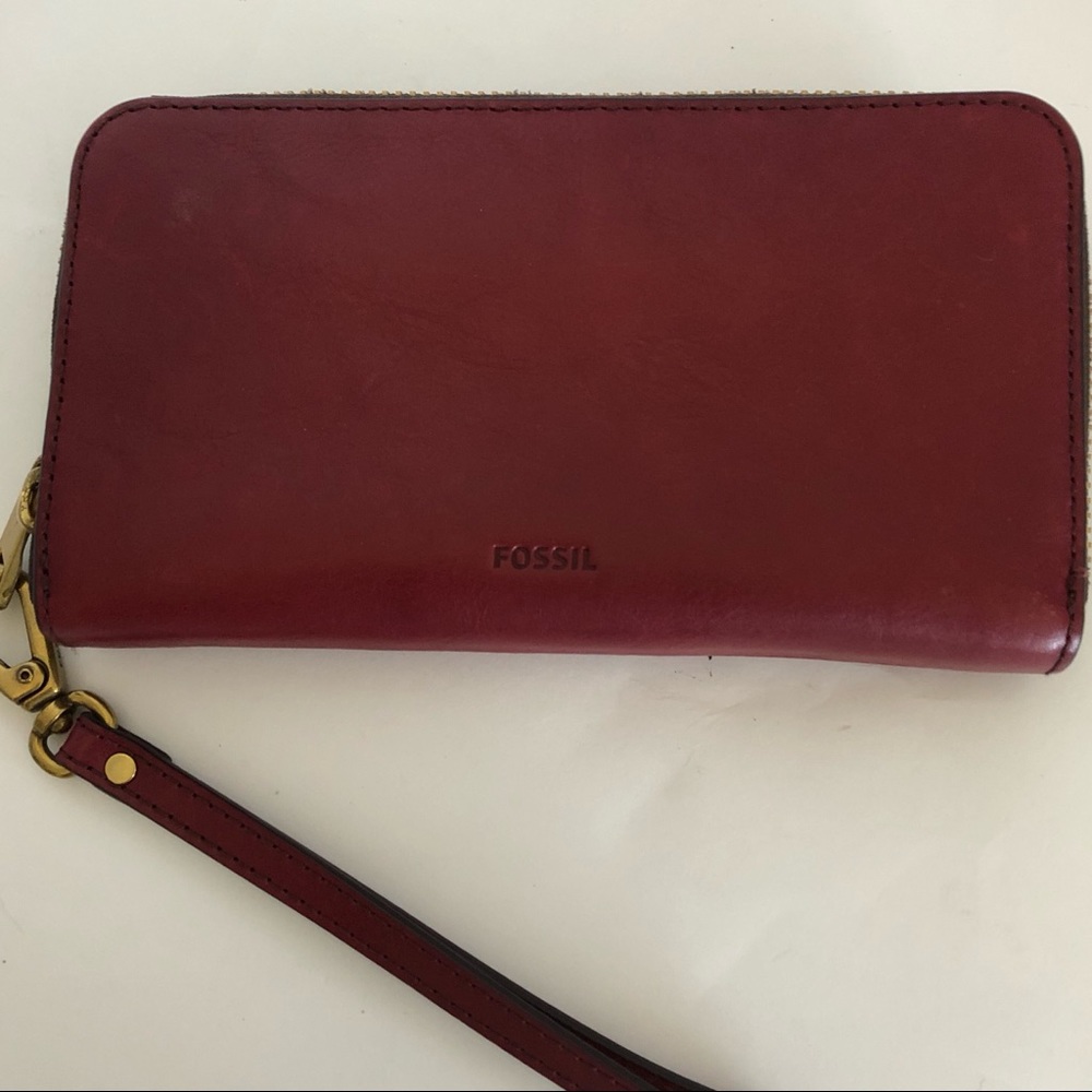 Fossil wristlet